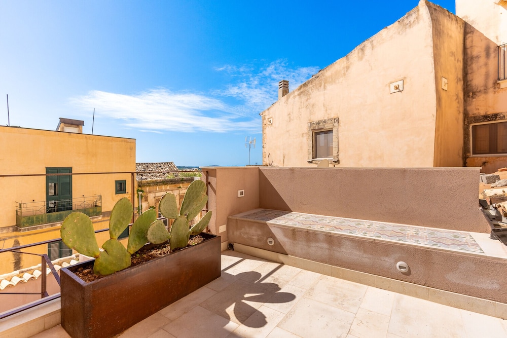 Charming Nest With Terrace by Wonderful Italy