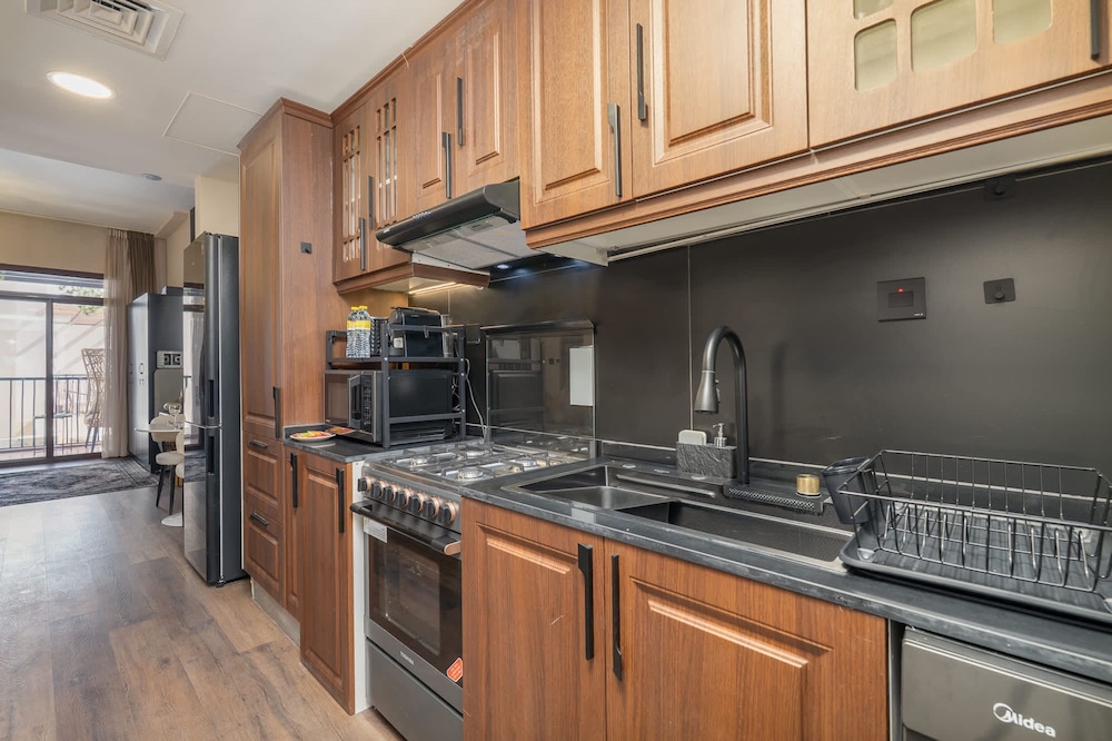 Extravagant Studio Stay for 2 in JVC