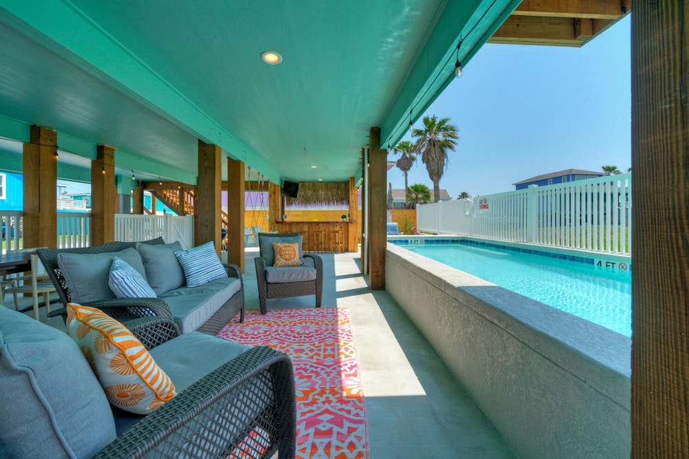 Tequila Tides by Avantstay Free Golf Cart Pool
