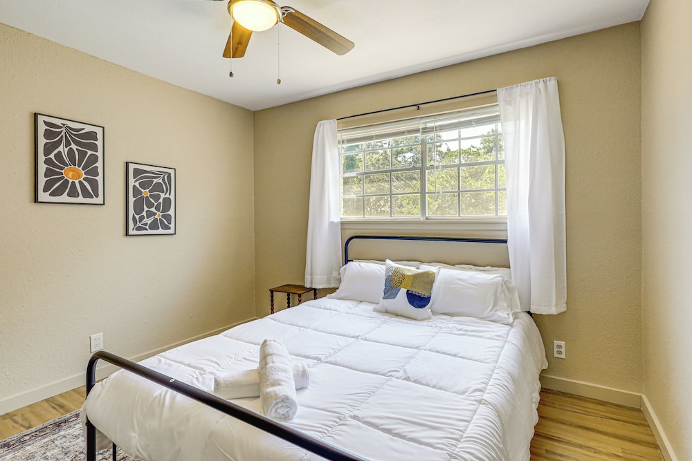 3 Mi to Dtwn! Group-friendly Getaway in Temple