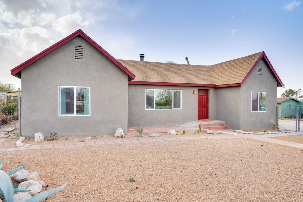 2 Mi to University of Arizona: Tucson Urban Escape