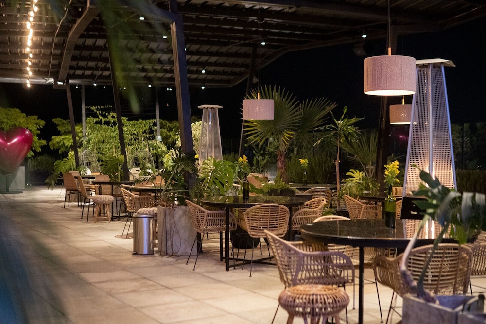 Hotel FR Hotel - Image 1