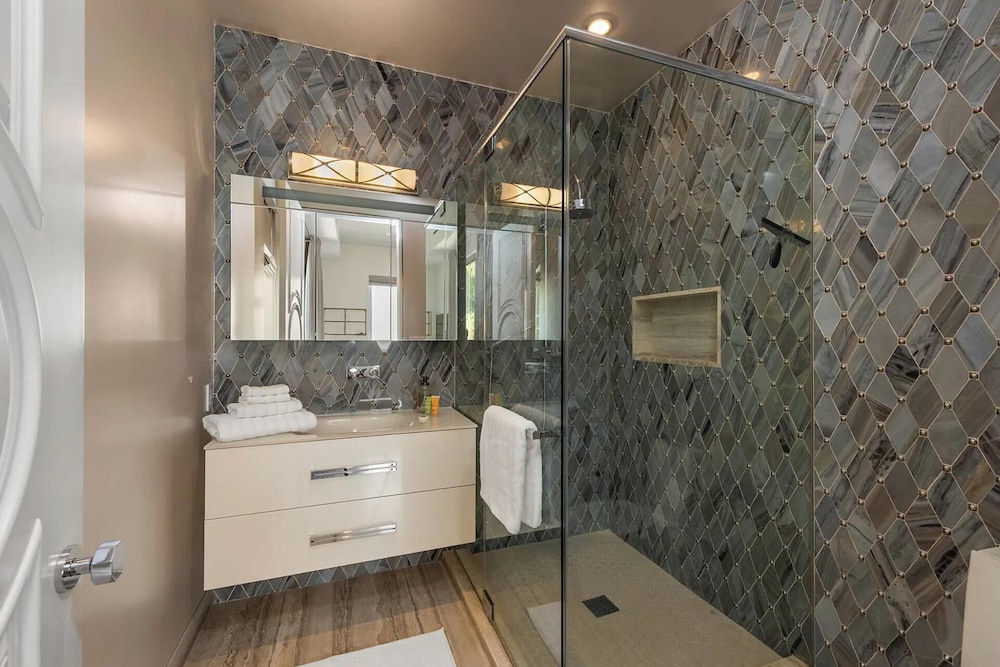 Alta Royale - Exquisite Designer Retreat Near Soho House & Rodeo Drive