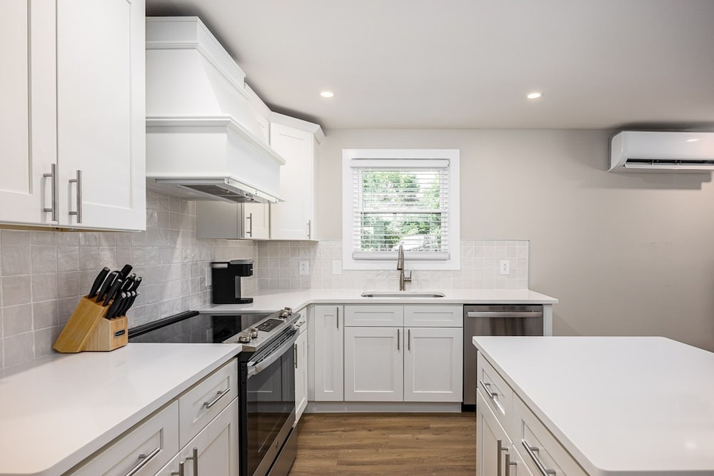 The Nomad 64-person Hillsboro Village Retreat Studio 1BR Spaces
