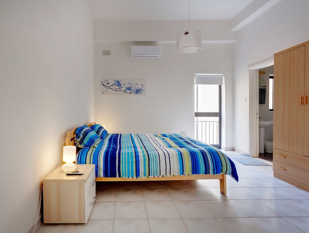 Spacious Seafront Apartment With Stunning Views view 5