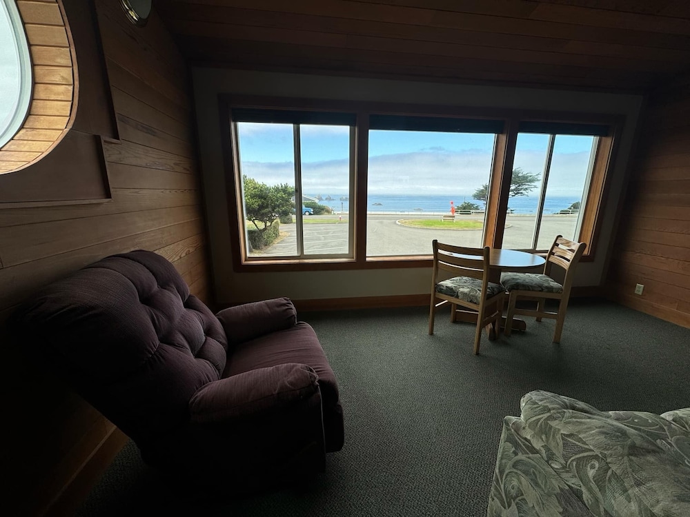 Sunset Oceanfront Lodging