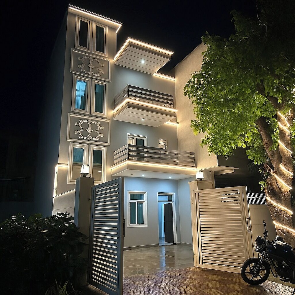 The Gleam Hotel