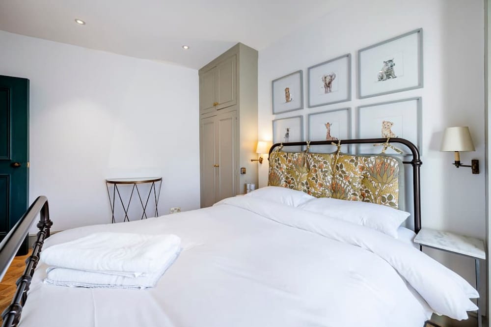 The Chelsea Flower 2 bed -by Out of Office Lifestyle