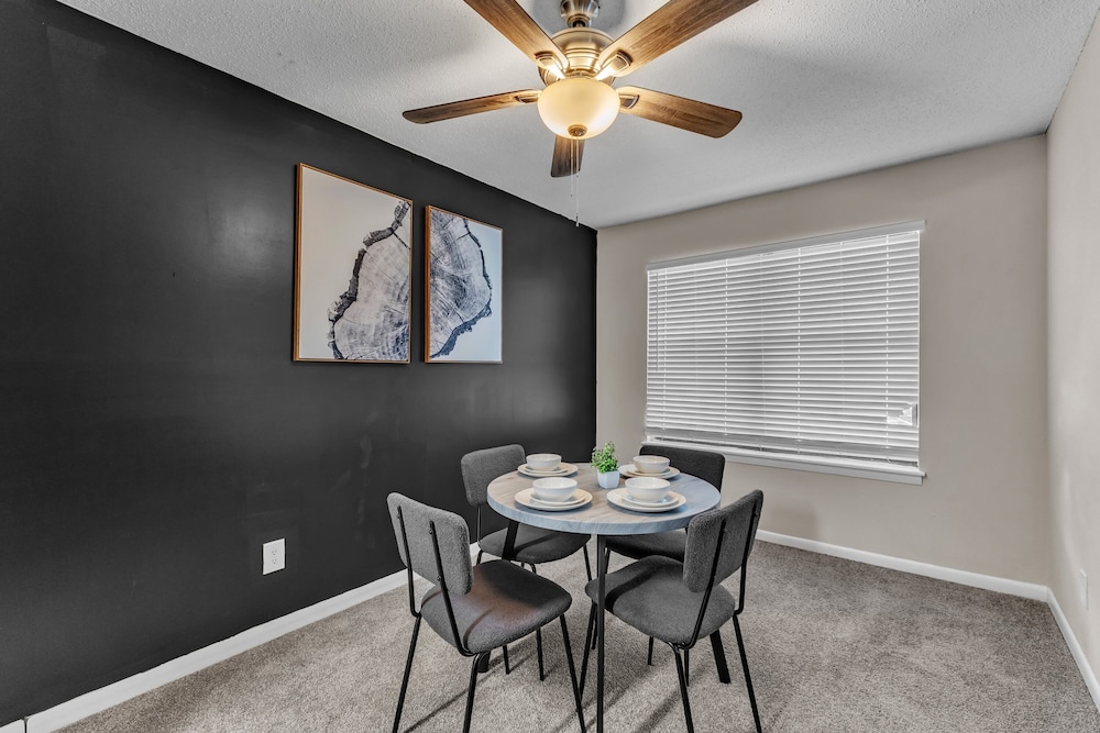 King 2BR Suite in Research Triangle Park