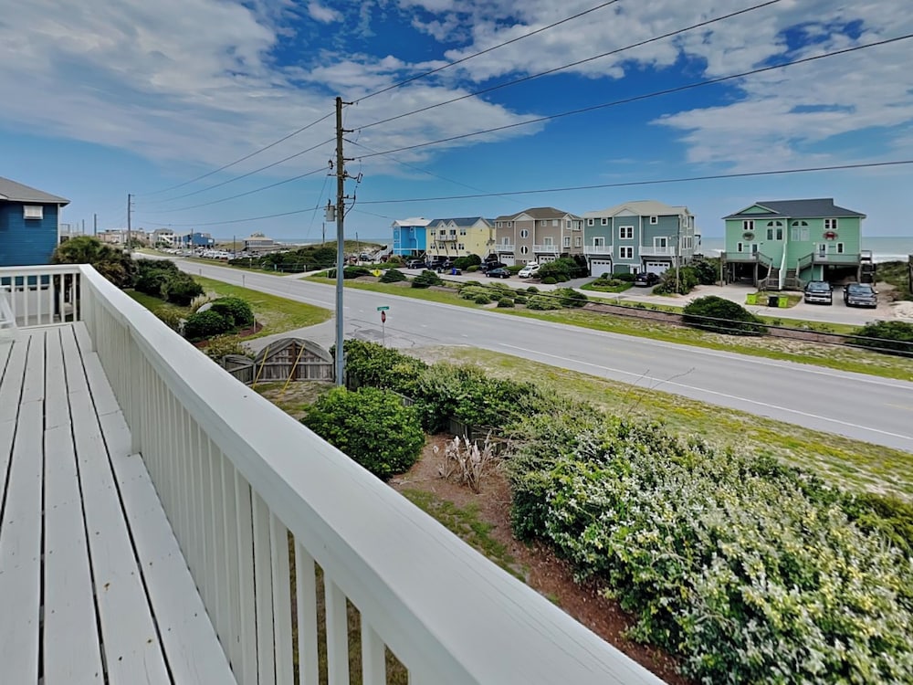 Salty Seahorse by Topsail Realty