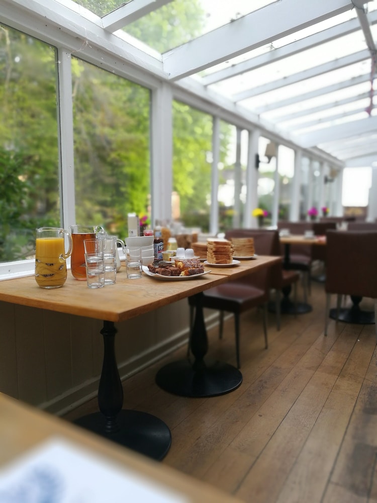 The Barley Sheaf Inn