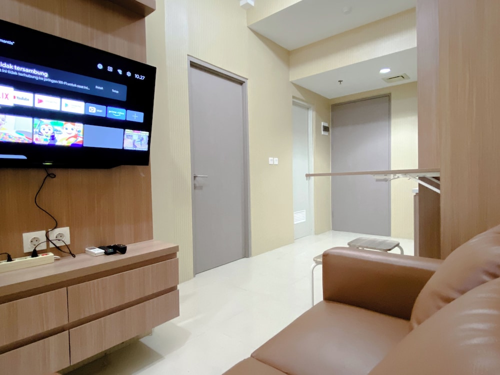Minimalist And Enjoy Living 1Br Vasanta Innopark Apartment