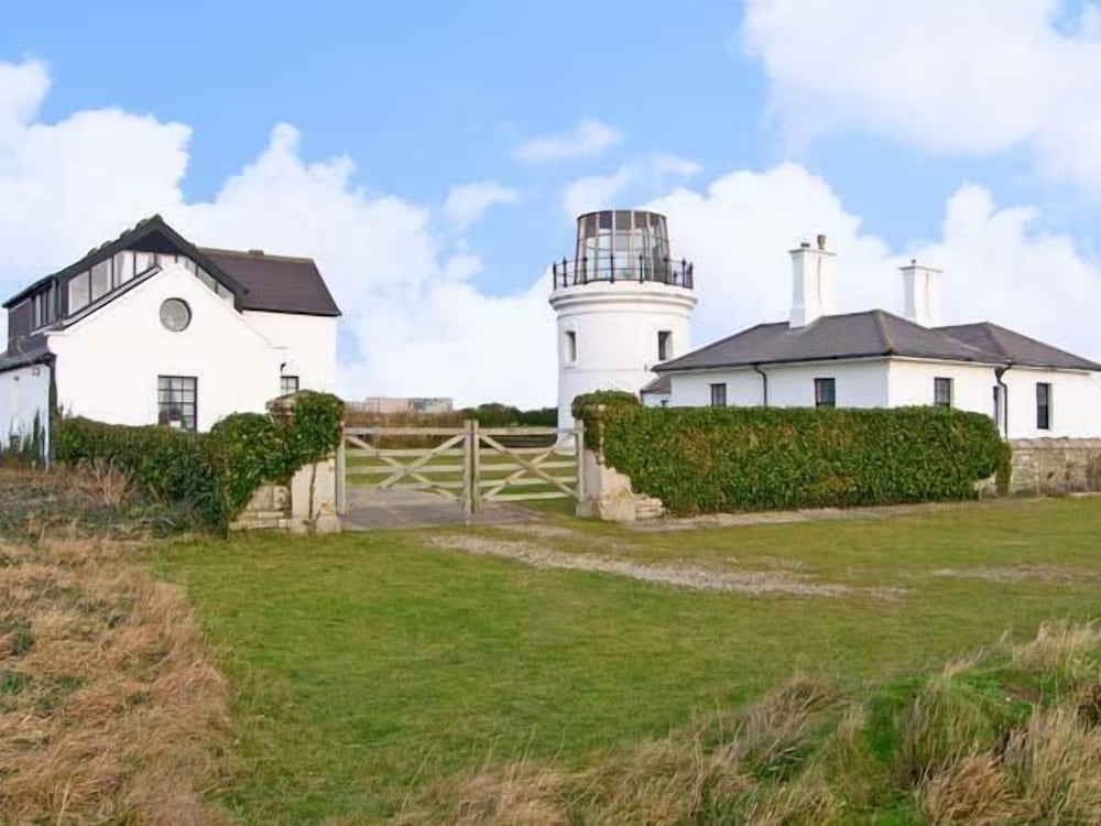 Old Higher Lighthouse Stopes Cottage view 5