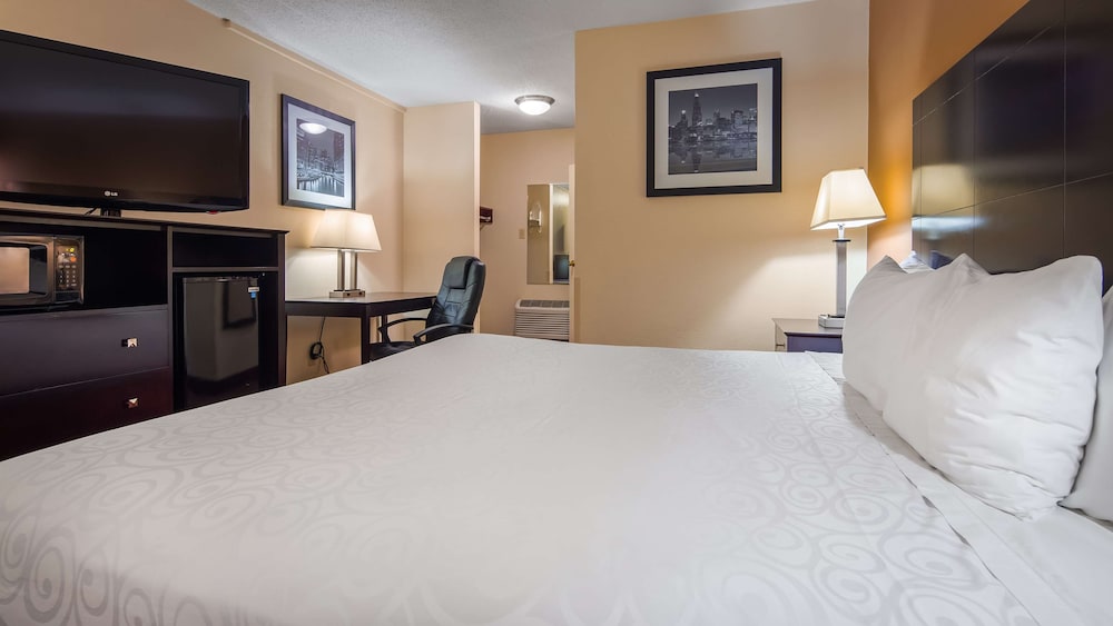 St. Charles Vacations - Best Western Inn of St. Charles - Property Image 23