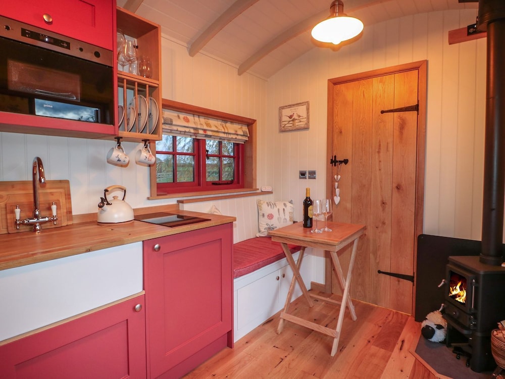 Bonnie's Shepherds Hut at Shepherds Lodge