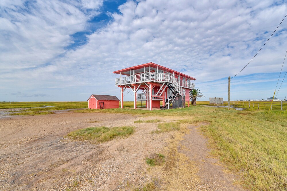 Walk to Beach: Water-view Freeport Home! view 3