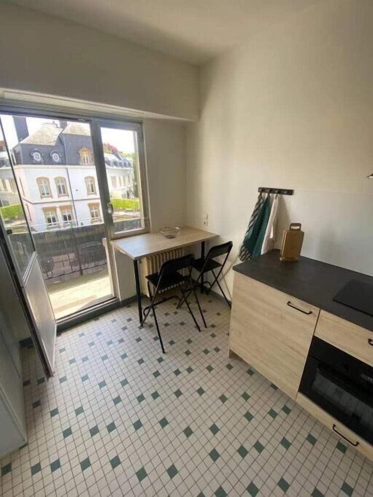 Spacious 1bed in City Center view 4