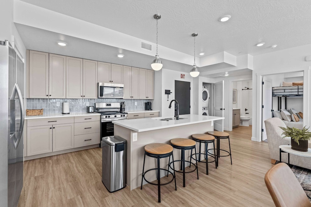 Terra Vista Stay for 8