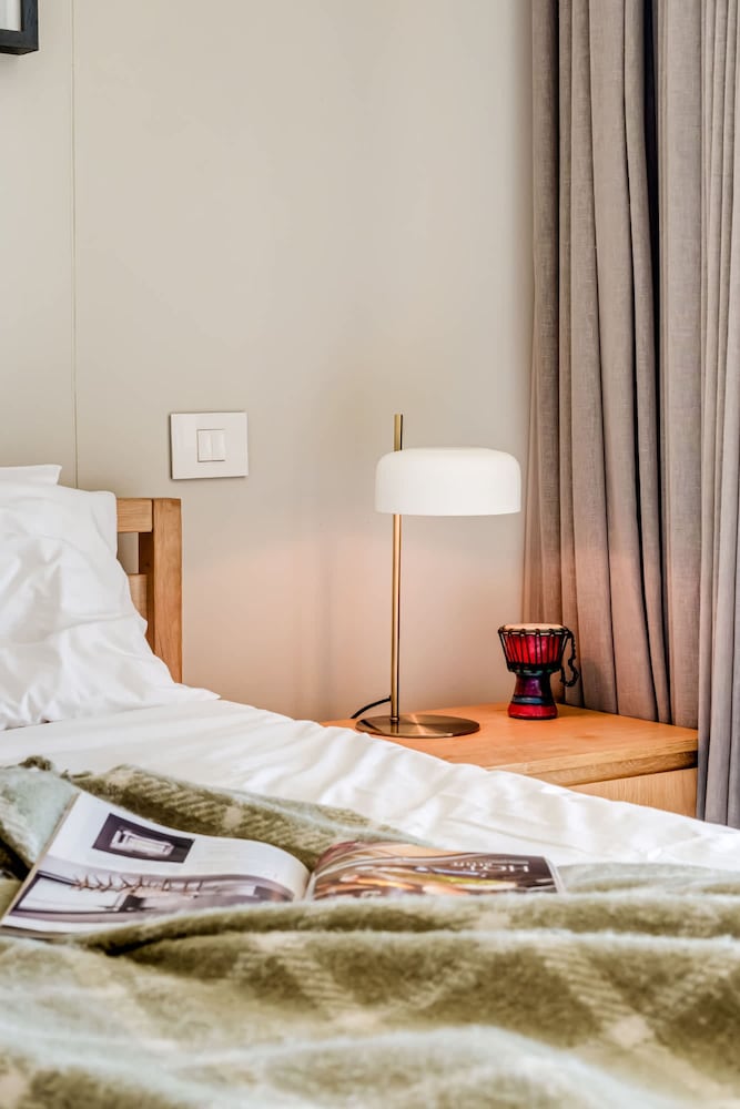 Stylish Retreat With Marina Views at Juliette 307 view 5