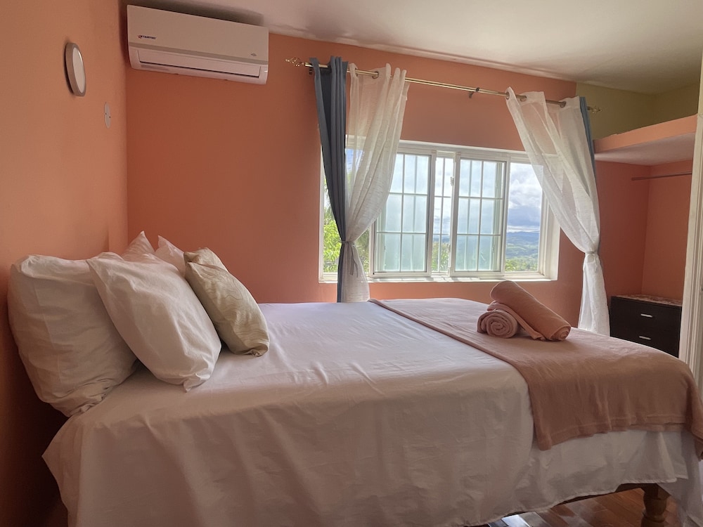 Skyline Suites 2 Queen bedroom 2 Condo by RedAwning view 5