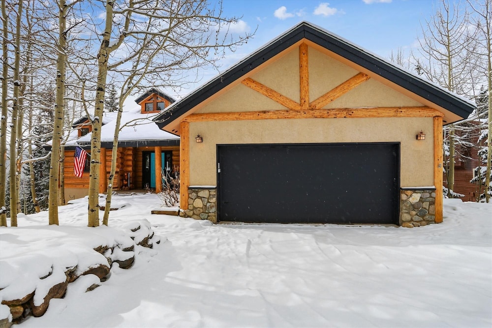 10 Southface 5 Bedroom Home by RedAwning