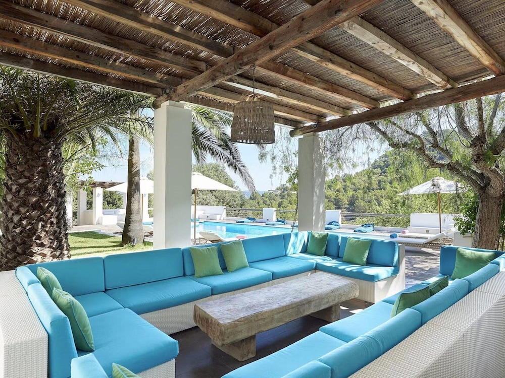 Idyllic Villa With Swimming Pool