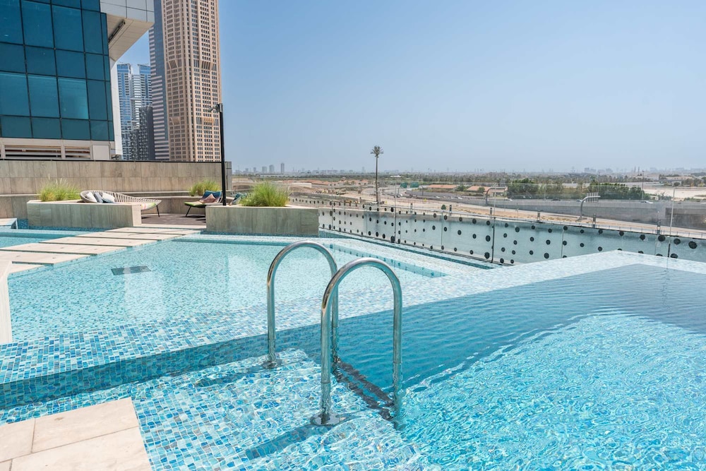 Extravagant 2 Bedroom in Urban Oasis Perfect for 6