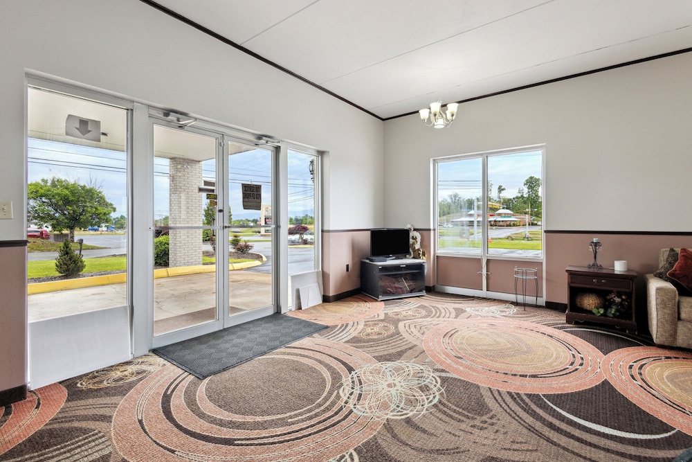 Relax inn by OYO Greeneville Near Hwy US-321