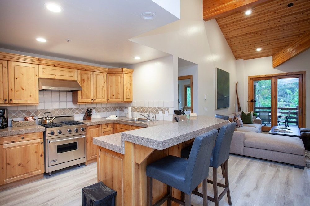 Trail's End Lodge at Deer Valley Resort - Four Bedroom Residence with Space #504 4 Condo