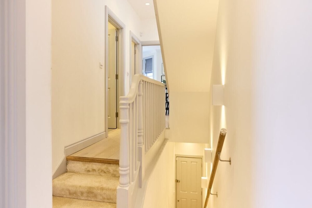 The Leghorn Quarters - Modern 3bdr With Balcony