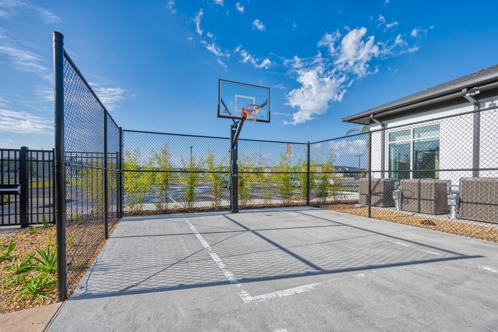 Fantasy Stay in 5 bed at Storey Lake