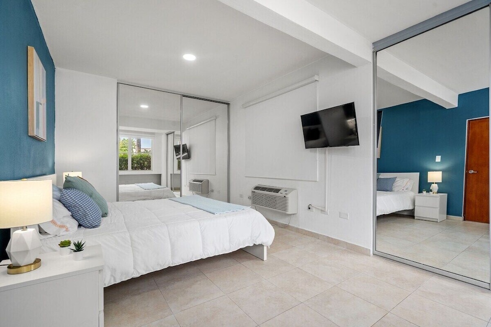 Puerto Rico Oceanpark Beach Rental With King Size Bed Otium Rentals view 3