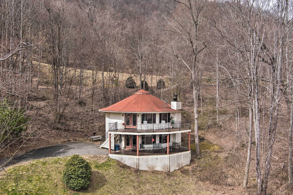 Charming Burnsville Apt w/ Mountain Views & Deck! view 4