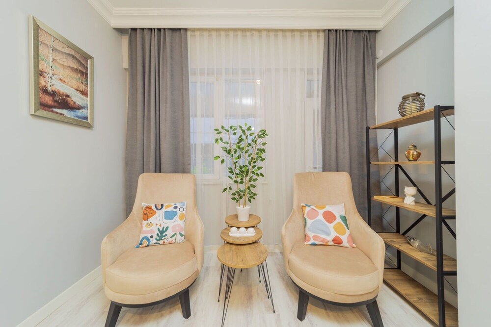 Vibrant Flat With Lovely Balcony in Muratpasa