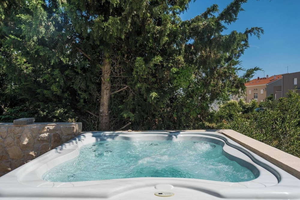 Tomana B Apartments