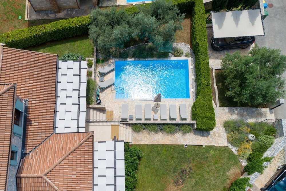 Vila Aryana With Pool