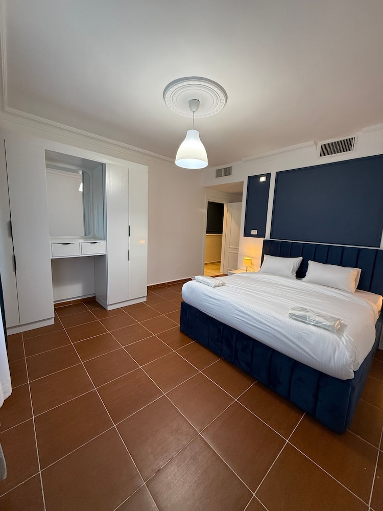 3bedroom Aprt of 200sqm Near Movenpick Hotel Amman