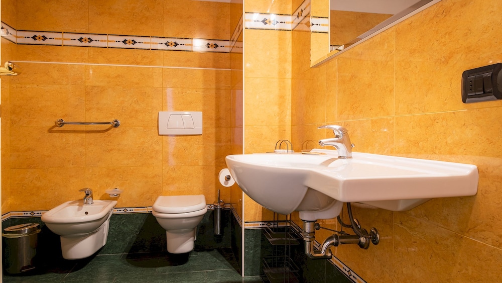 in Verona With 4 Bedrooms and 4 Bathrooms