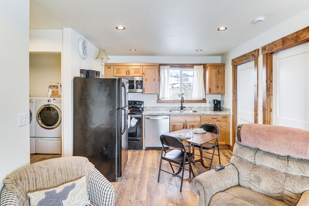 Starry Skies & Mtn Views: Family Retreat in Elmo