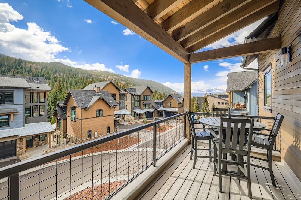 37 Alcove 3 Bedroom Townhouse