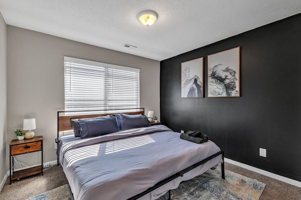 King 2BR Suite in Research Triangle Park