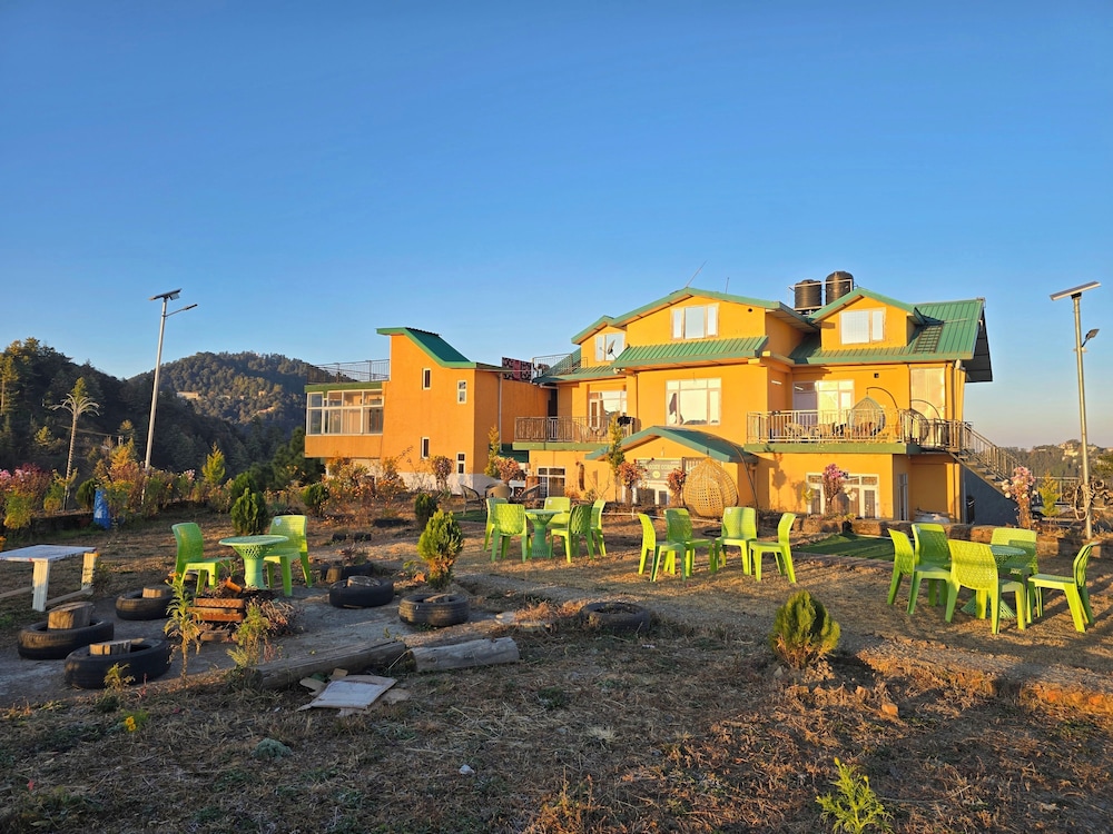 The Cozy Corner Hilltop 360 View Retreat