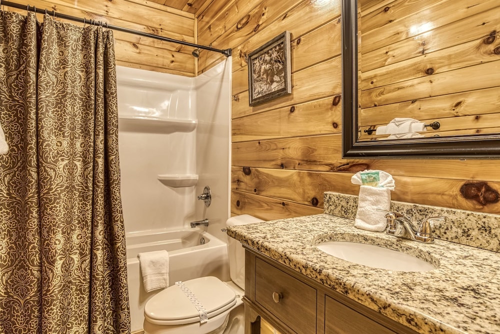 Grand View Lodge Panoramic Views Hot Tubs Game Room Theater Sleeps 56 Guests