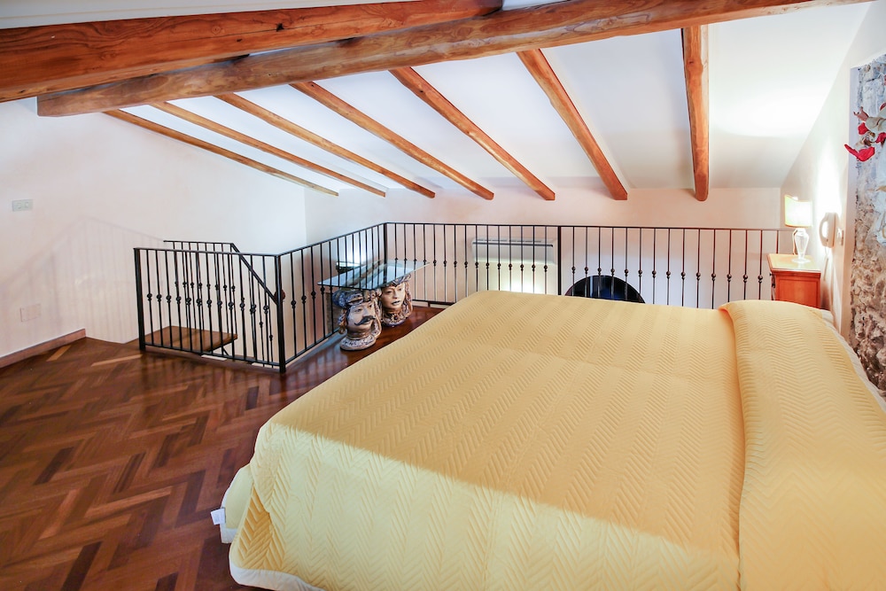 Corso Umberto en Taormina — bedroom
