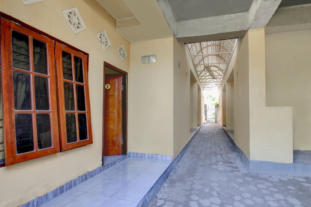 OYO Life 92846 Kost Putra Griya Eka view 3