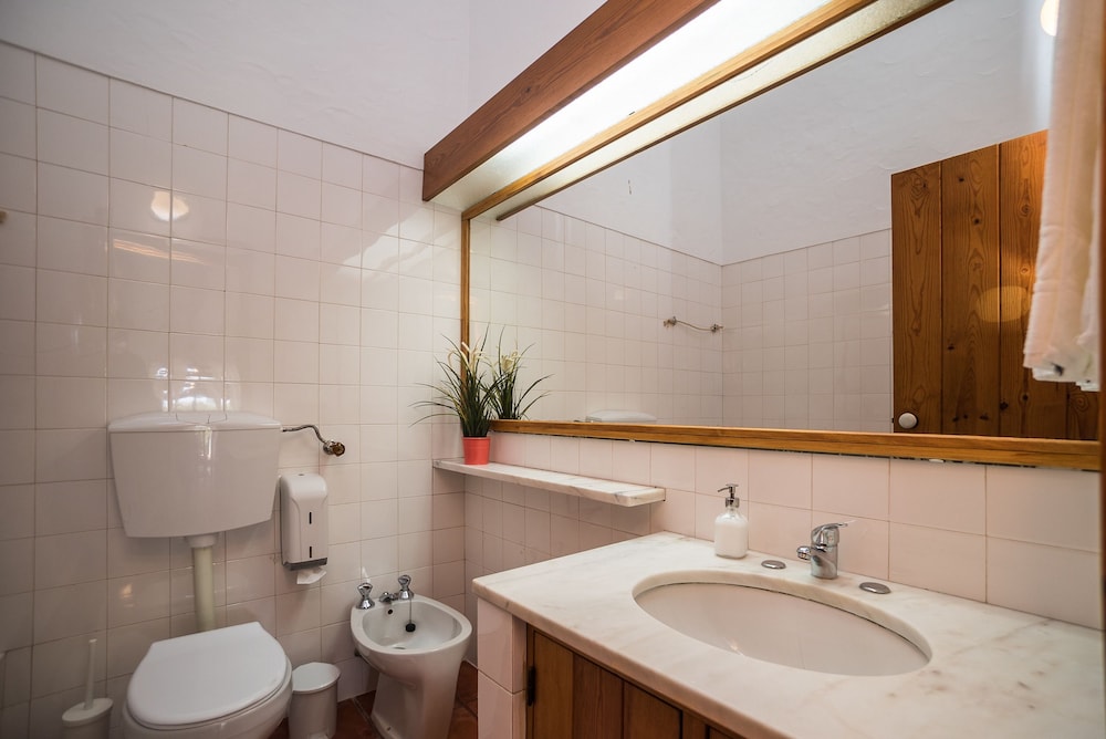 Ericeira Villa Surf Camp Hostel