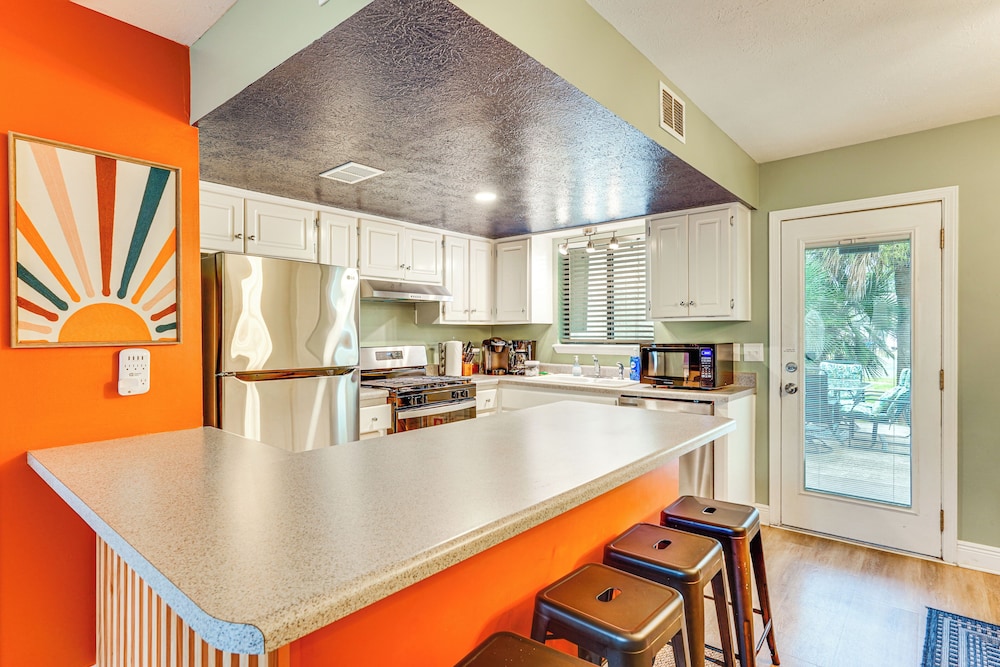 Resort-style PCB Townhome: Beach Access & Pools!