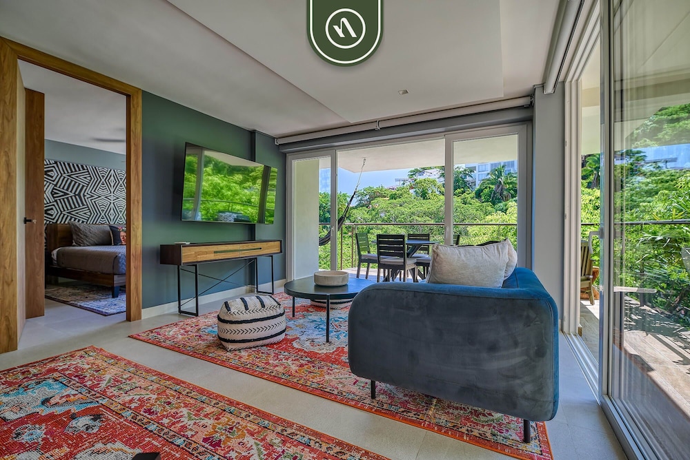 Luxury 2 BR Condo in the Jungle - Oceanview Pool