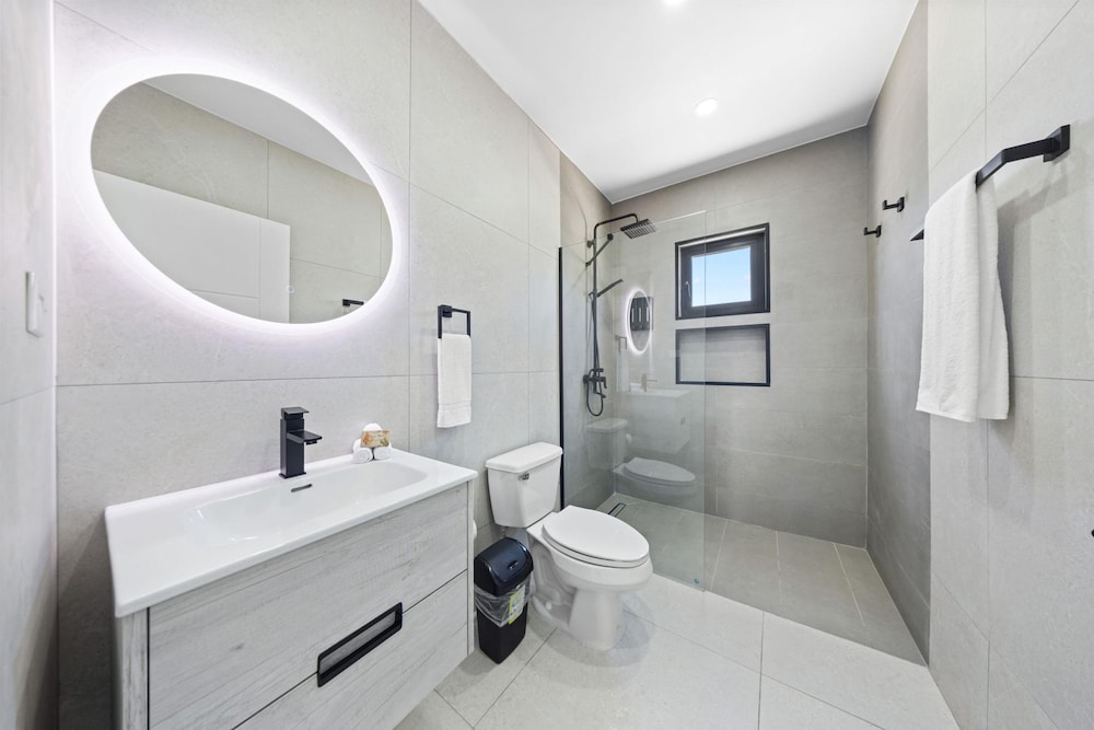Brand NEW Villa Central Location Private Pool