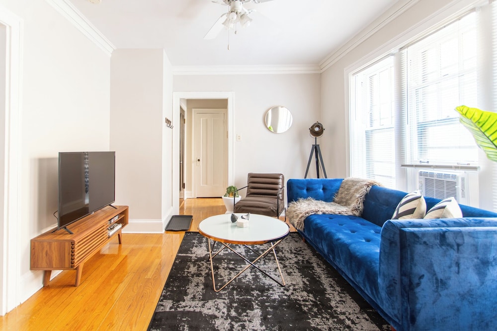 Nice 1BR Spot - Eastwood rep